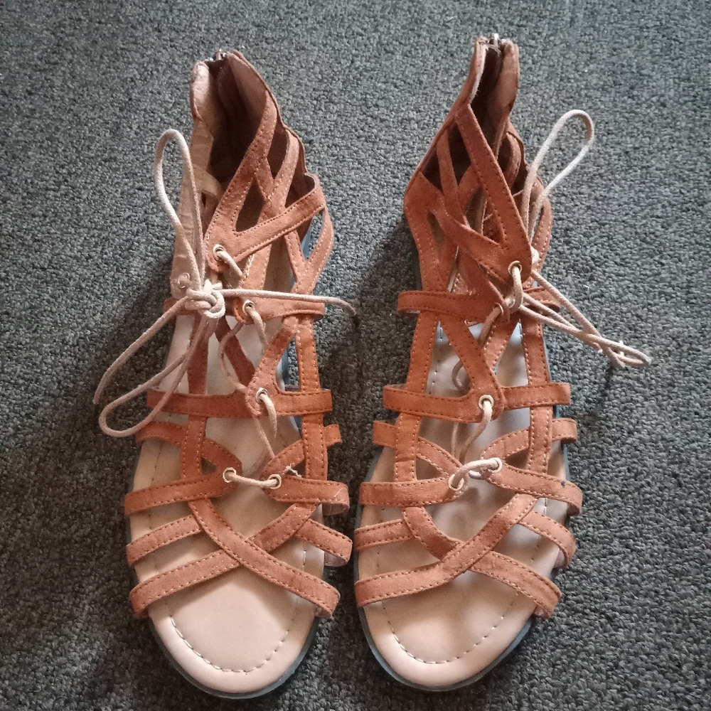 Shoe Dazzle Women's Tan Strappy Sandals Sz 8.5